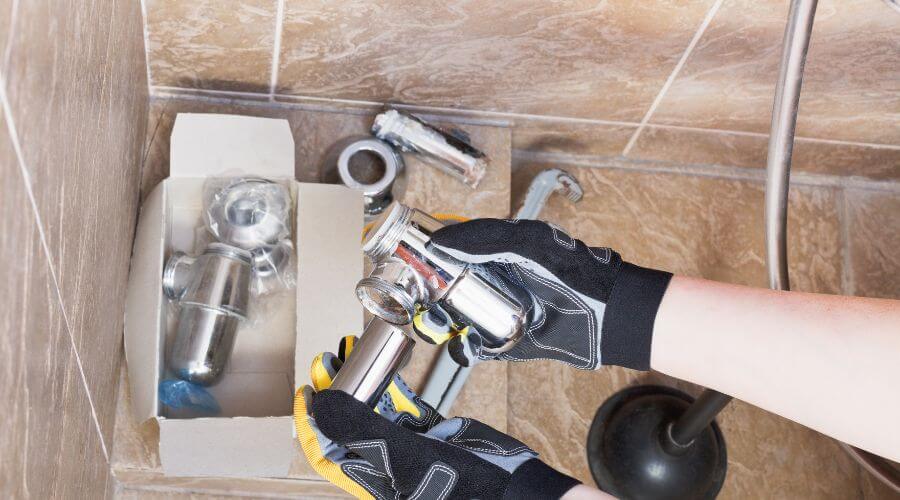 Professional gutter cleaning in Lenox, AL